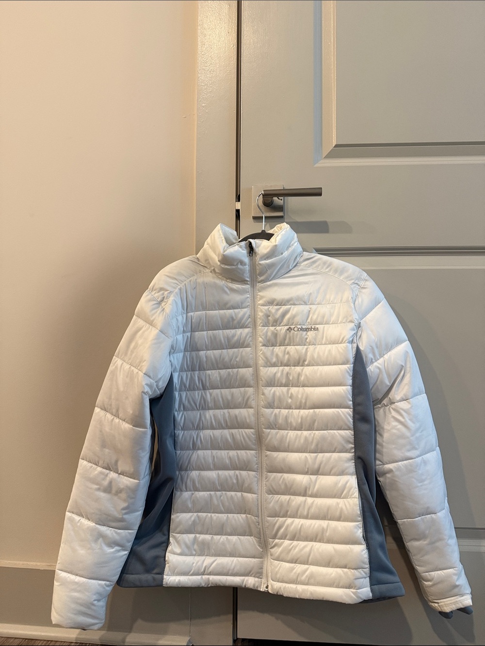 Columbia White and Light Gray Quilted Jacket